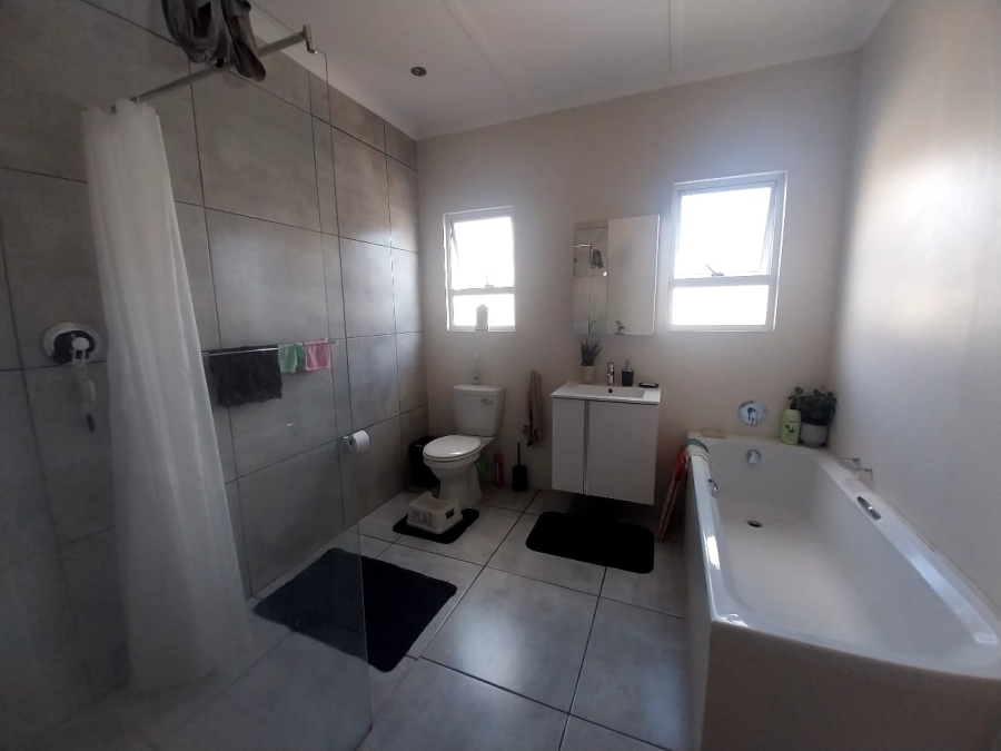 5 Bedroom Property for Sale in Worcester West Western Cape